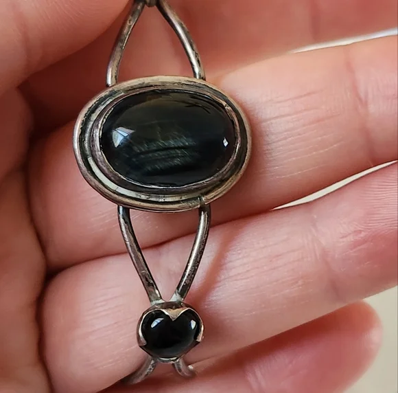 Vintage Native American Black/Blue Tigers Eye and Onyx Cuff Bracelet - Picture 4 of 12